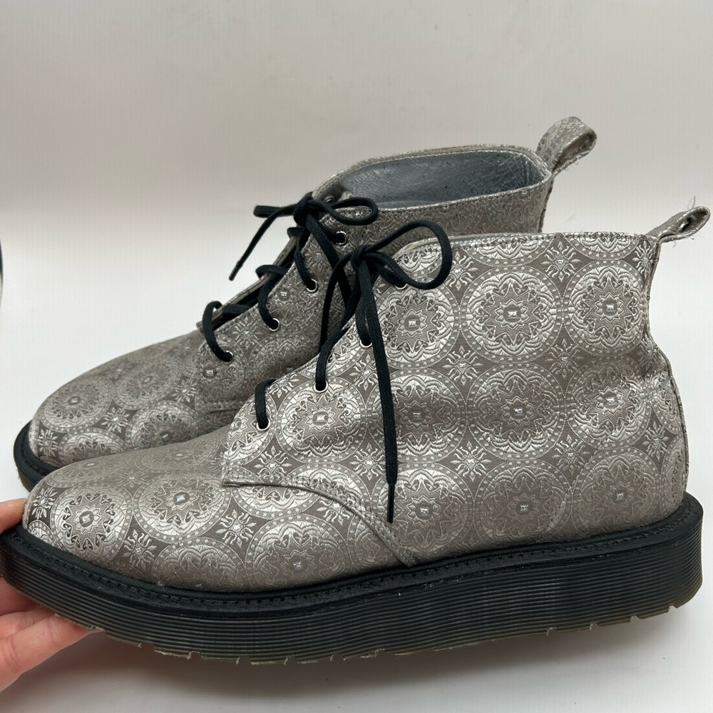 RARE VINTAGE Dr. Martens Made in England Bev 4-Eye Silk Boots Metallic silver 9 - Picture 4 of 15